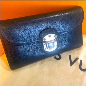 Louis Vuitton Vintage Amelia Noir Mahina Wallet